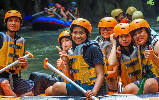 Read more about the article Rafting and Tanah Lot Tour