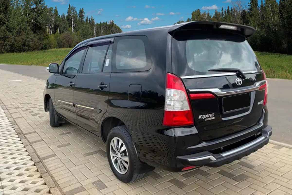Toyota Innova2